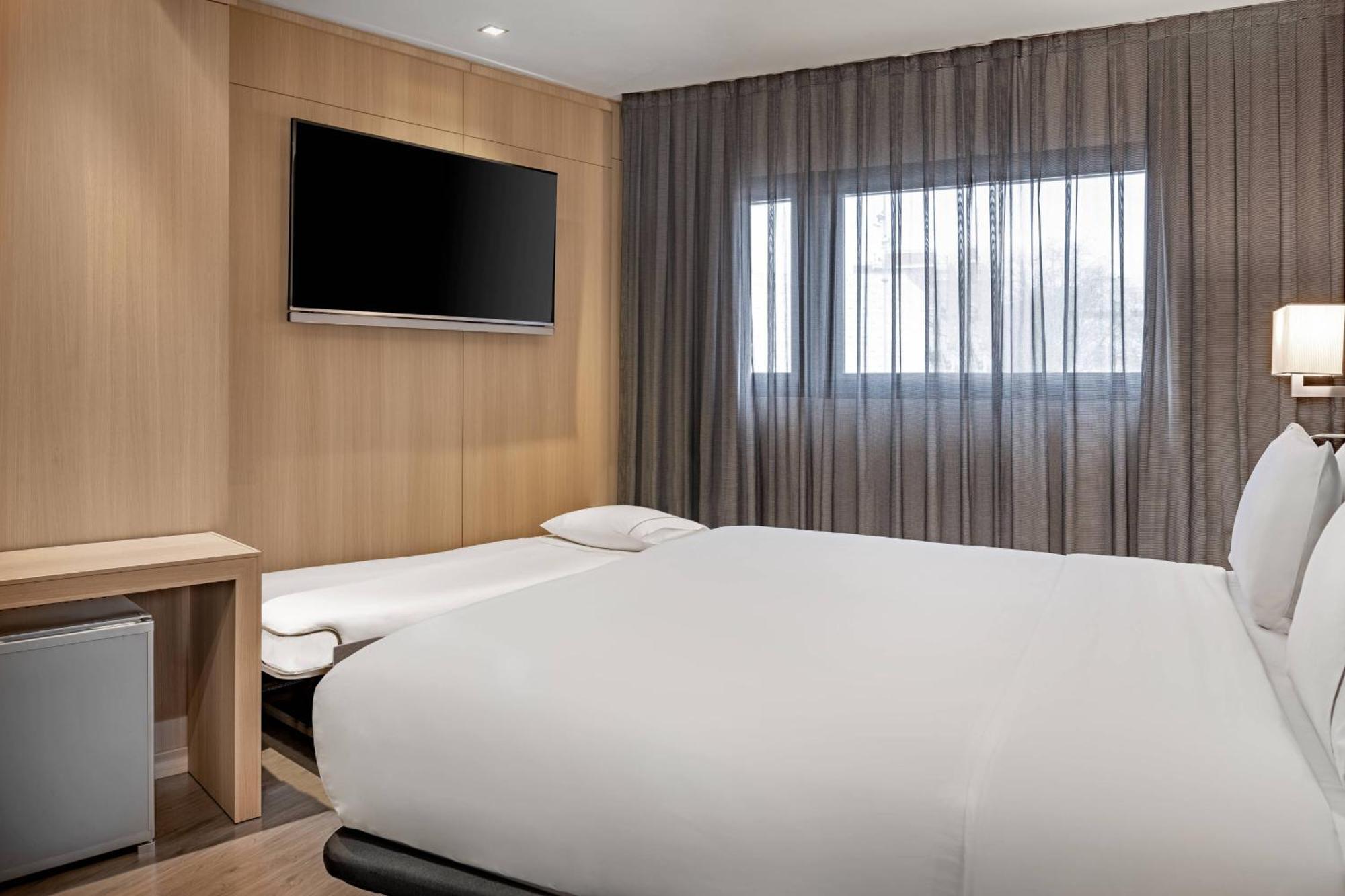 Ac Hotel Sants By Marriott Барселона Екстериор снимка