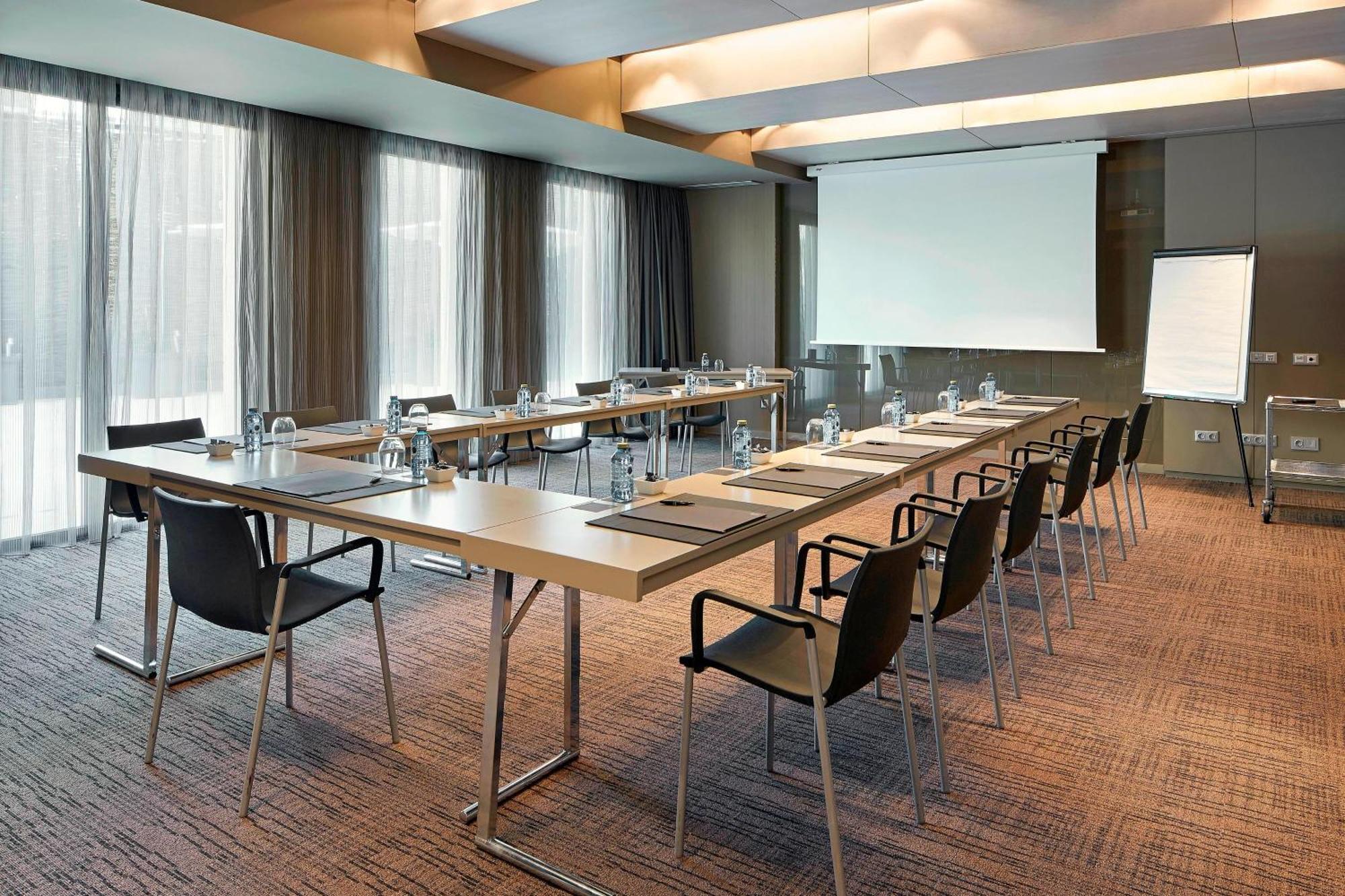 Ac Hotel Sants By Marriott Барселона Екстериор снимка
