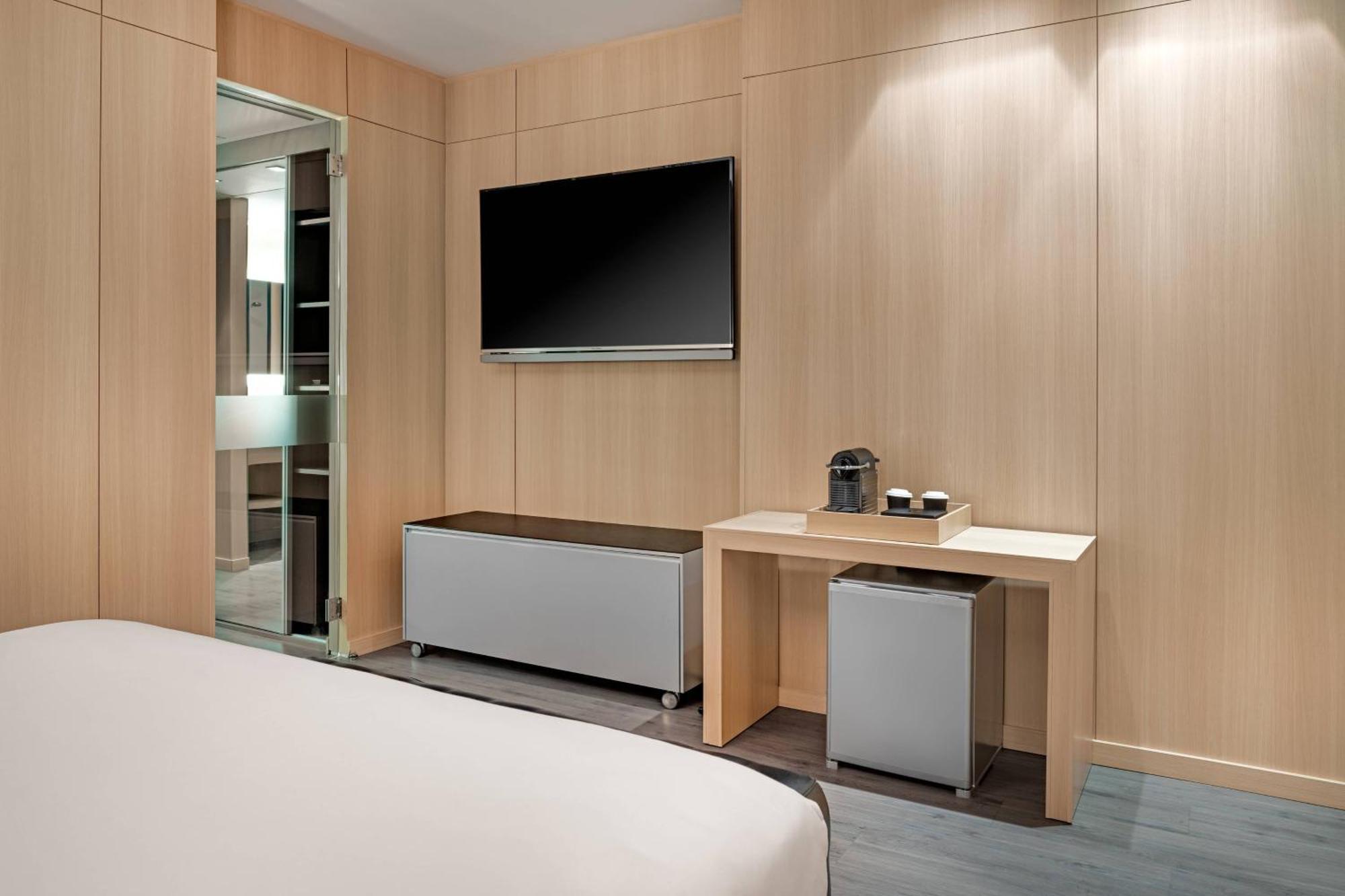 Ac Hotel Sants By Marriott Барселона Екстериор снимка