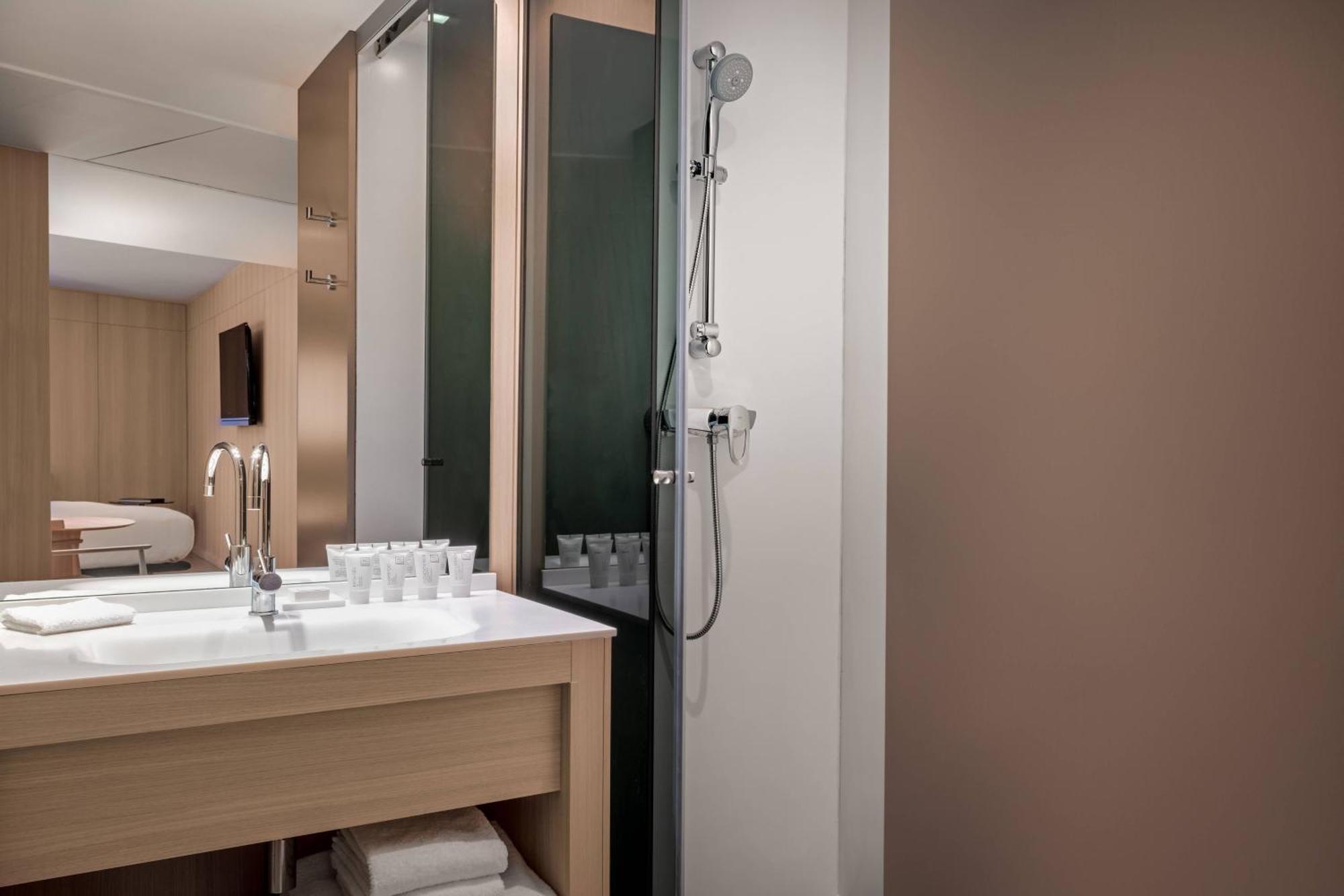 Ac Hotel Sants By Marriott Барселона Екстериор снимка