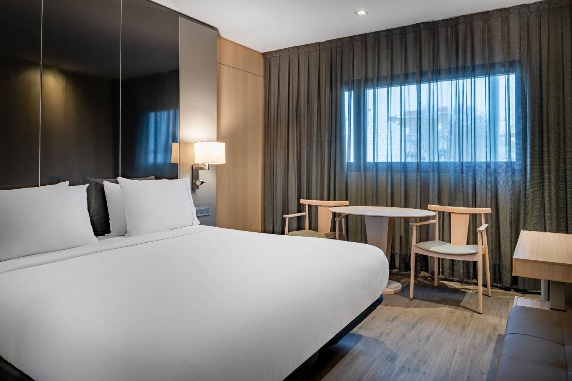 Ac Hotel Sants By Marriott Барселона Екстериор снимка
