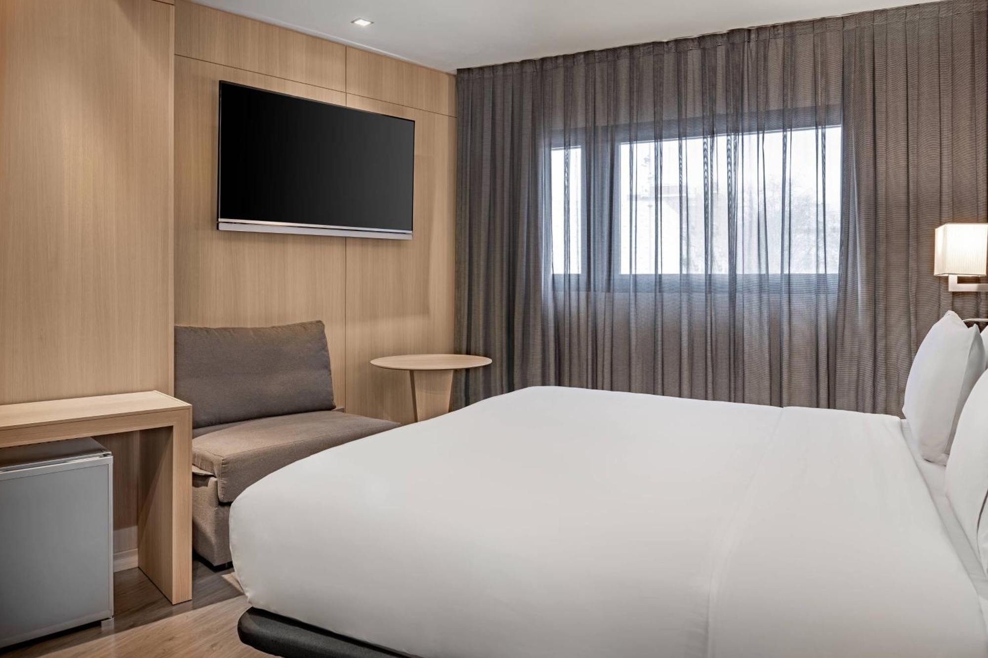 Ac Hotel Sants By Marriott Барселона Екстериор снимка