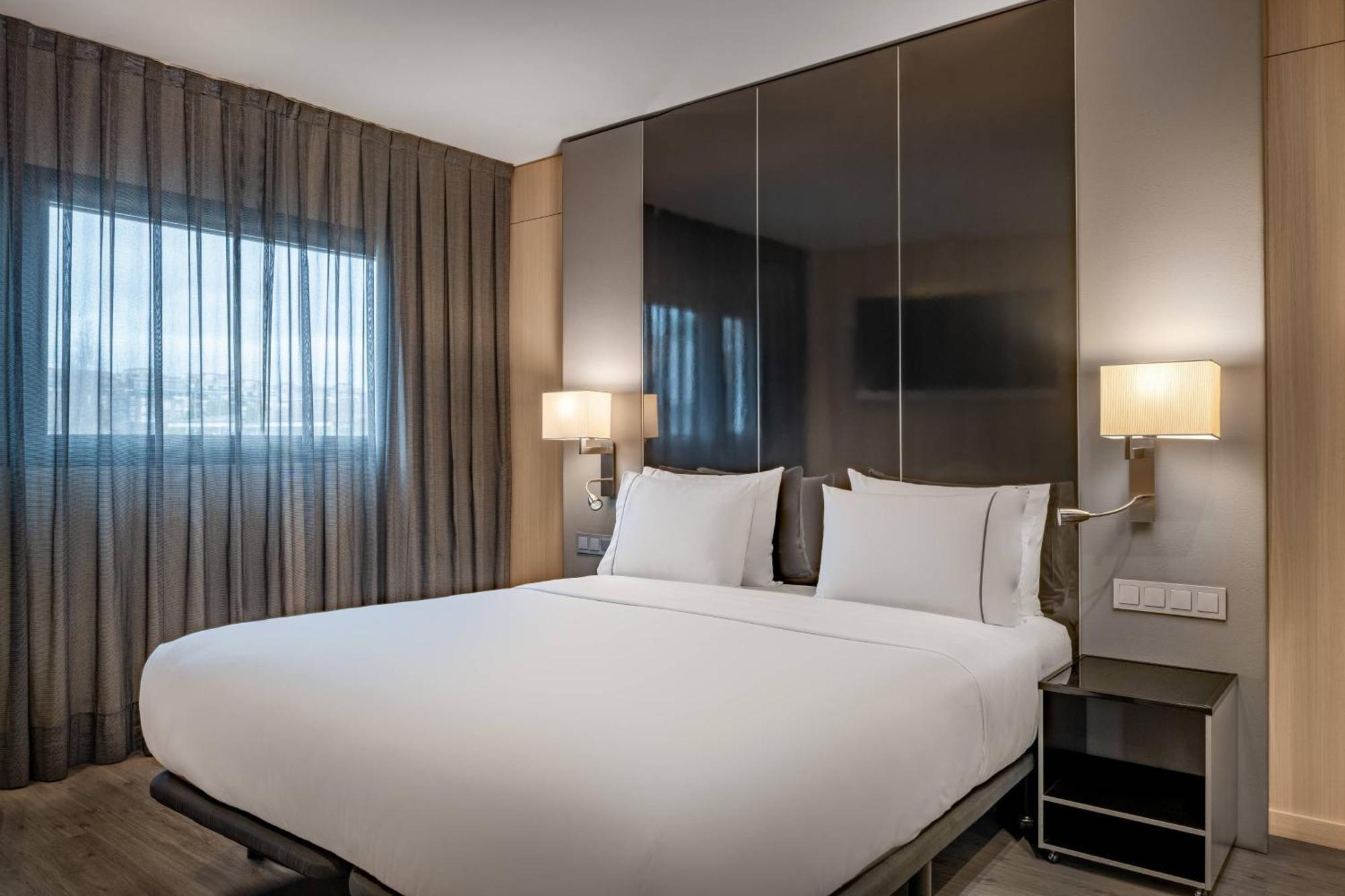 Ac Hotel Sants By Marriott Барселона Екстериор снимка