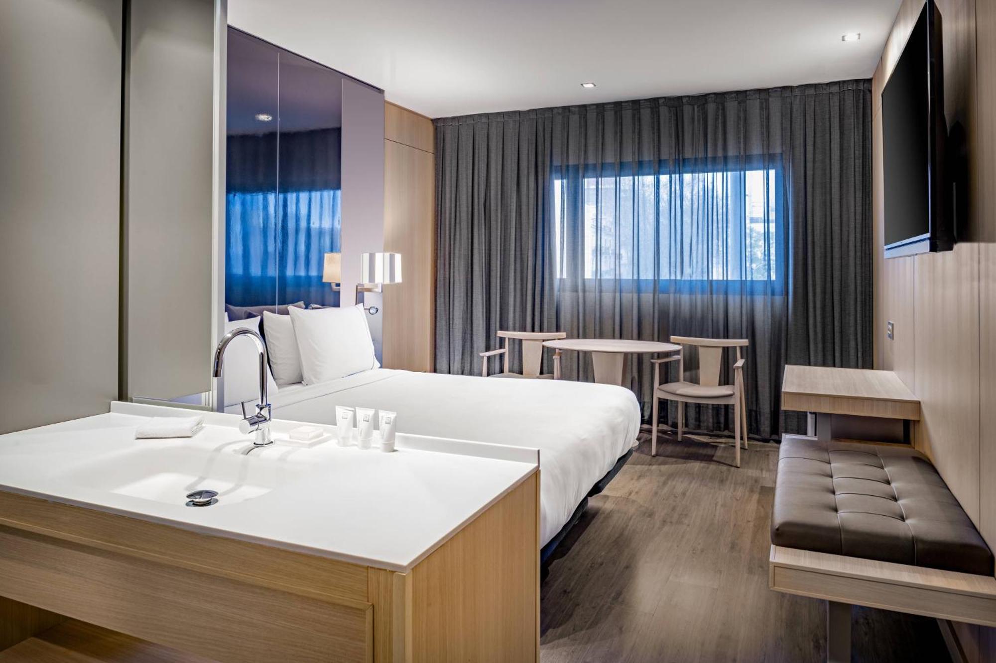 Ac Hotel Sants By Marriott Барселона Екстериор снимка
