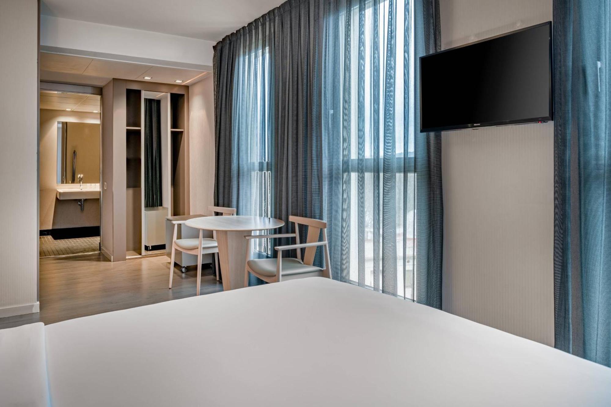 Ac Hotel Sants By Marriott Барселона Екстериор снимка
