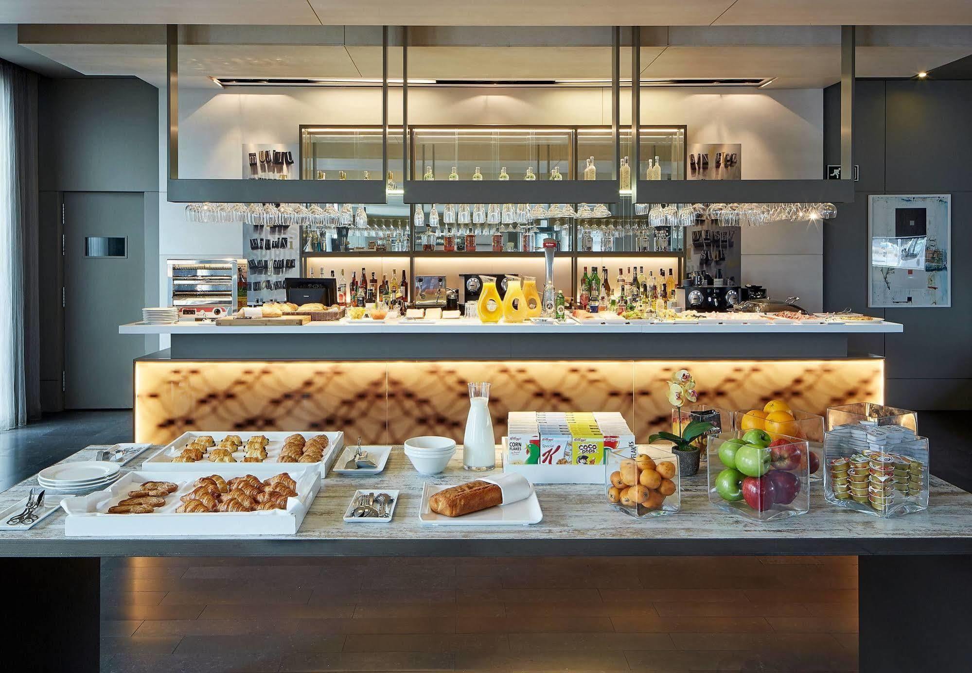 Ac Hotel Sants By Marriott Барселона Екстериор снимка